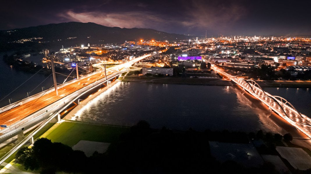 Luftaufnahmen Linz Linz by night